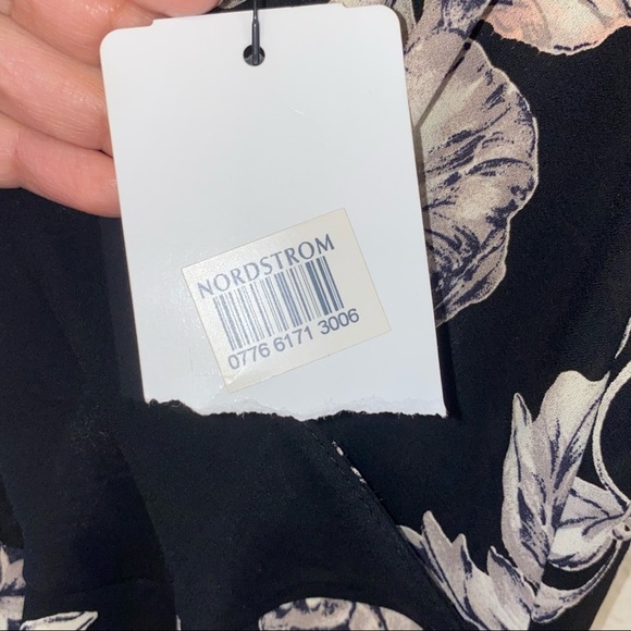 ASTR Front Tie Waist Dress| Black Floral Print‎ - Picture 11 of 16